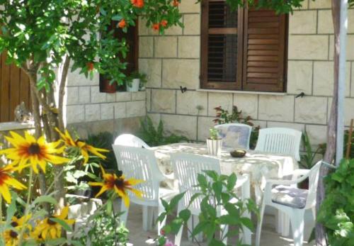  Apartments with a parking space Povlja, Brac - 2922 in Povlja