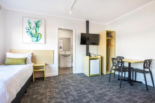 Nightcap at Hume Hotel - image 12