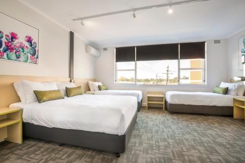 Nightcap at Hume Hotel - image 7