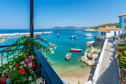  Eftopia Beachfront 3-bedrooms apartment in 83100 Kokkari