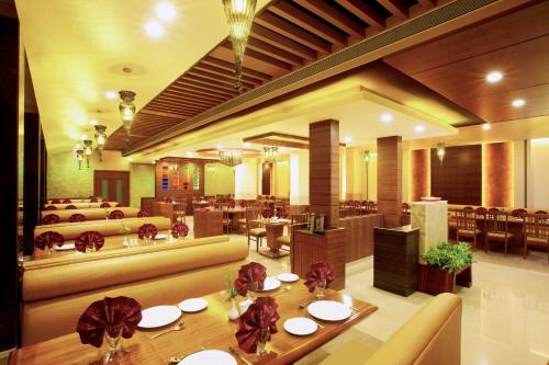 Restaurant, Club Emerald in Chembur