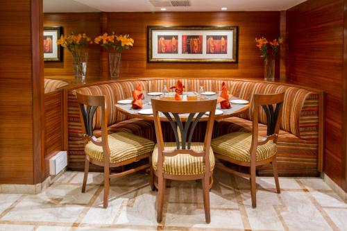 Étterem, The Shalimar Hotel near Haji Ali Mecset