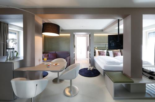 Double Room with Balcony (2.-7. Floor)