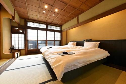 Two-Bedroom Townhouse image 3