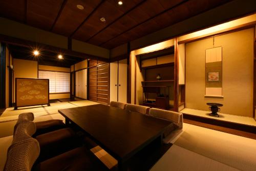 Two-Bedroom Townhouse image 7
