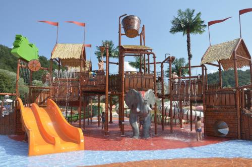 水上樂園, 索特利爾歐里米爾溫泉酒店 (Terme Olimia - Hotel Sotelia) in 波德西特鐵克