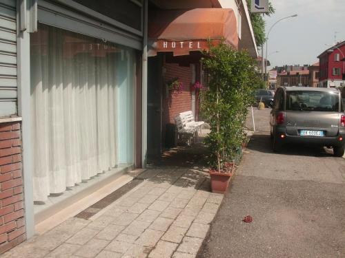 Hotel Lombardia - image 13