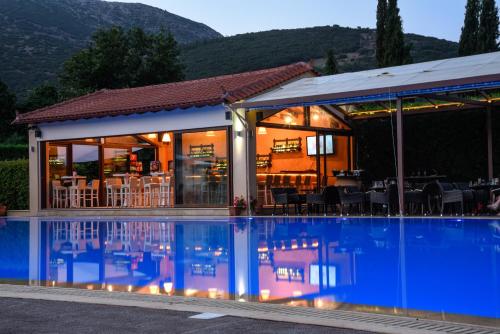 Mont Helmos Hotel