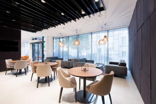 Grand Ascot Hotel - image 10