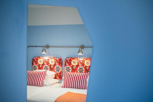 2 twin beds