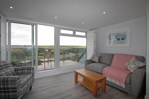 Balcony/terrace, Mawgan Porth Apartments in Mawgan Porth