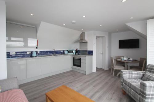 Mawgan Porth Apartments - image 5