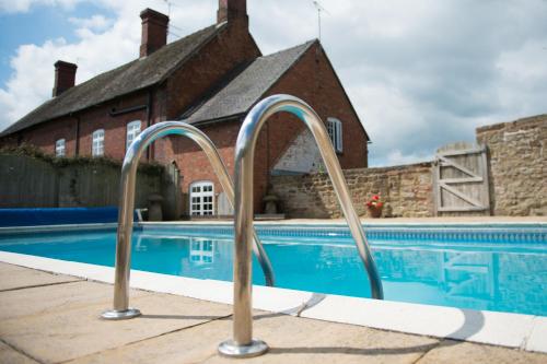 Piscina, Paddock Cottage in Kenilworth