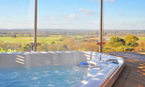 Hot tub, Sandy Balls Holiday Village by Away Resorts in Godshill