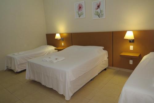 1 double bed, 1 twin bed