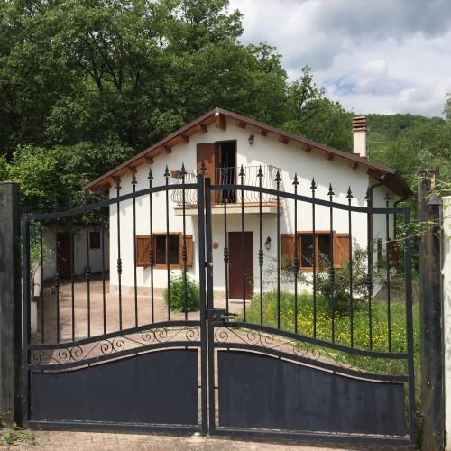  Casa Immersa Nel Verde AL Interno Del Parco Nazionale, Pension in Civitella Casanova bei Vicoli