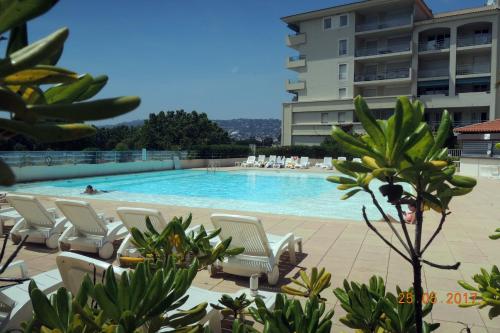 Exterior view, Les Pins Bleus - Antibes Juan Les Pins in Avenue de Cannes