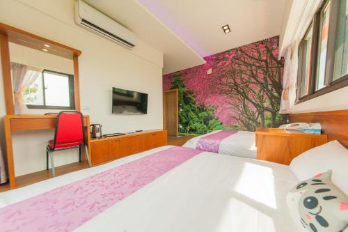Quadruple Room image 7