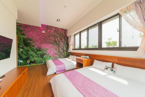 Quadruple Room image 6