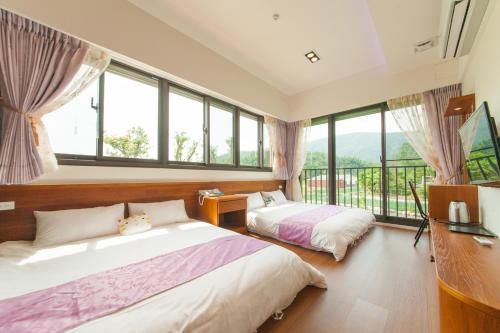 Quadruple Room image 5