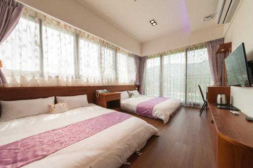 Quadruple Room image 4