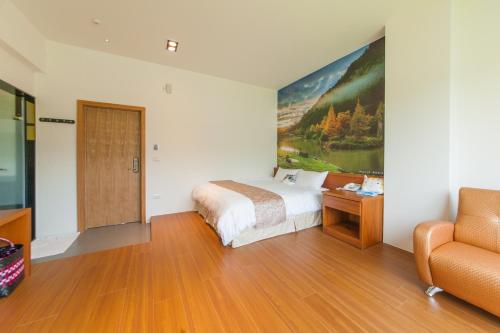 Double Room with Garden View image 5