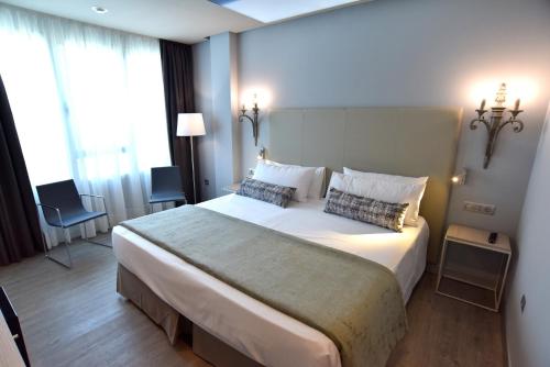 TC Hotel Dona Luisa Located in Las Palmas, Hotel Doña Luisa is a perfect starting point from which to explore Gran Canaria. The property offers guests a range of services and amenities designed to provide comfort and co