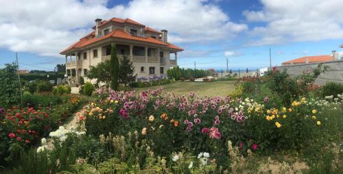  Pensión Residencia A Cruzán, Pension in Noalla