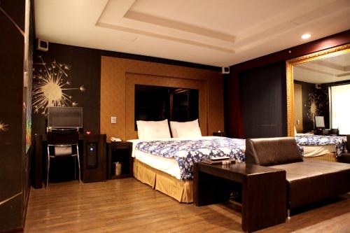 room detail thumbnail 0