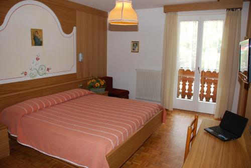 Camera, familiare, vista sulle montagne