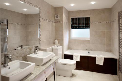 Waterfoot Hotel - image 4