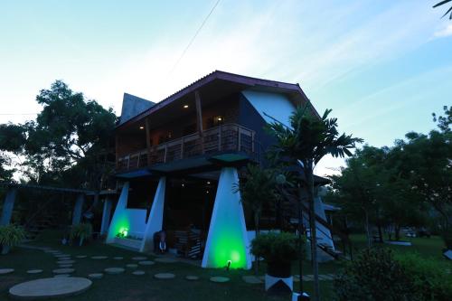 Eco Hotel Black & White - Anuradhapura