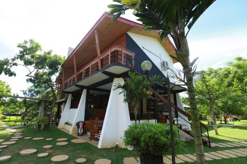 נוף חוץ, Eco Hotel Black & White - Anuradhapura in אנורדפורה