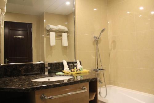 room detail thumbnail 2