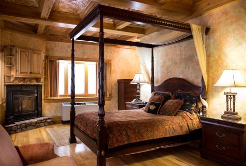 Landoll's Mohican Castle