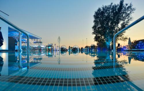 

Beach Club 93