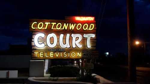 Cottonwood Court Motel