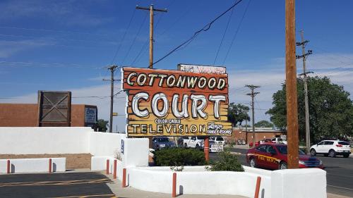 Cottonwood Court Motel