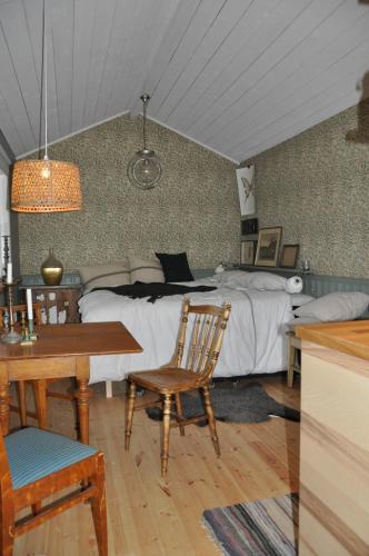 4 twin beds