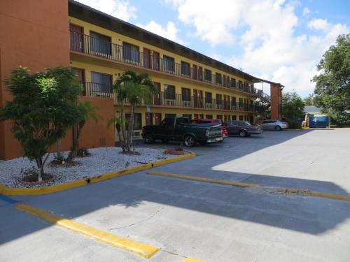 Budget Inn Of Orlando - image 4