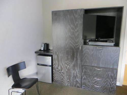 Deluxe King Room image 2