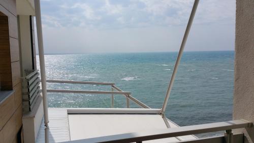 Apartment with Sea View image 6