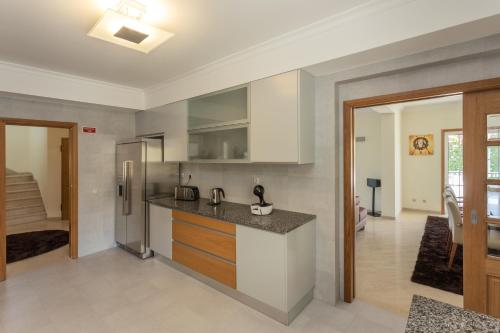 Kitchen, Villa Amarela in Montes de Alvor