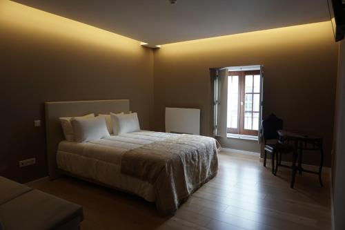 1 queen bed, 1 sofa bed
