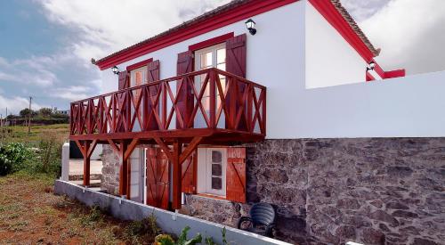  Santa House, Unterkunft in Porto Moniz