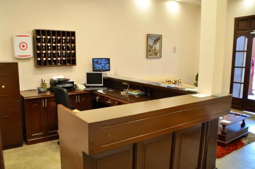 Front desk [24-hour]