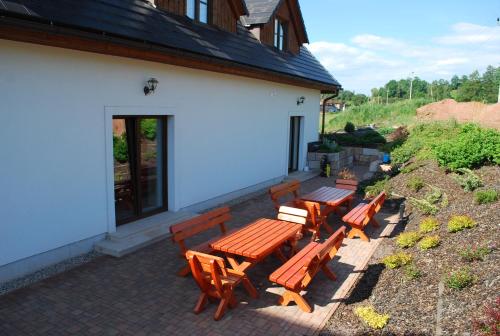 ระเบียง/ชานเรือน, Statek pod lipou in พิลนิคอฟ