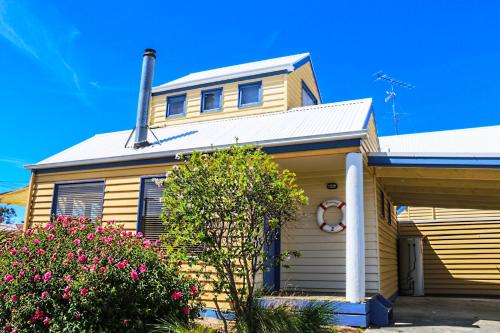 ريفيل بووت هاوزيز