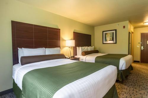 2 queen beds