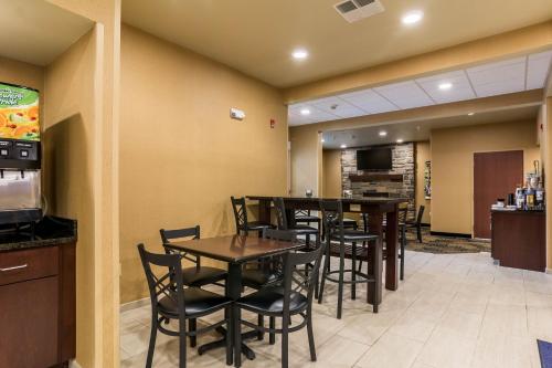 Cobblestone Hotel & Suites - Harborcreek in Erie, USA